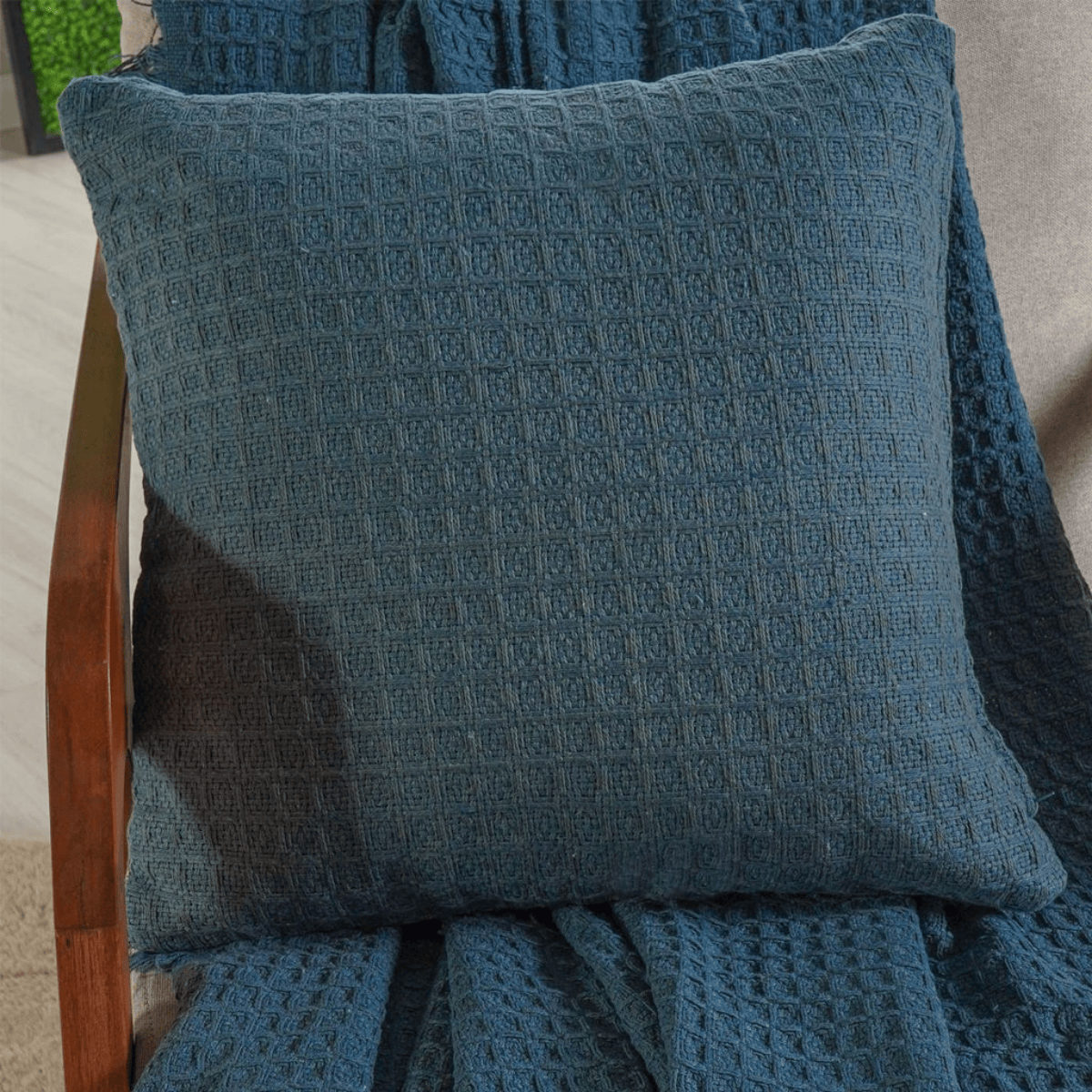 CAPA DE ALMOFADA WAFFLE 45CM X 45CM AZUL COBALT