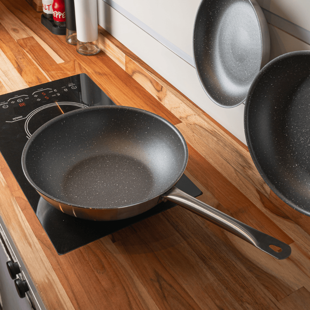 FRIGIDEIRA WOK ANTIADERENTE DE INDUCAO PRIME COOK CINZA - 28CM