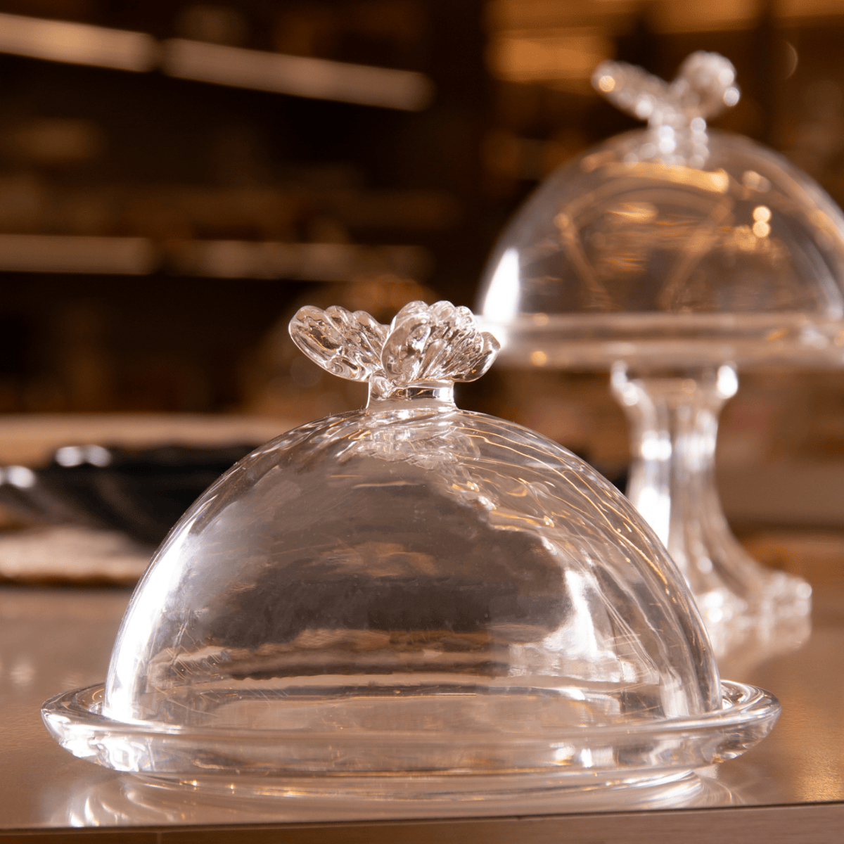 PRATO PARA DOCE COM TAMPA BUTTERFLY 15CM X 15CM X 10CM CRISTAL
