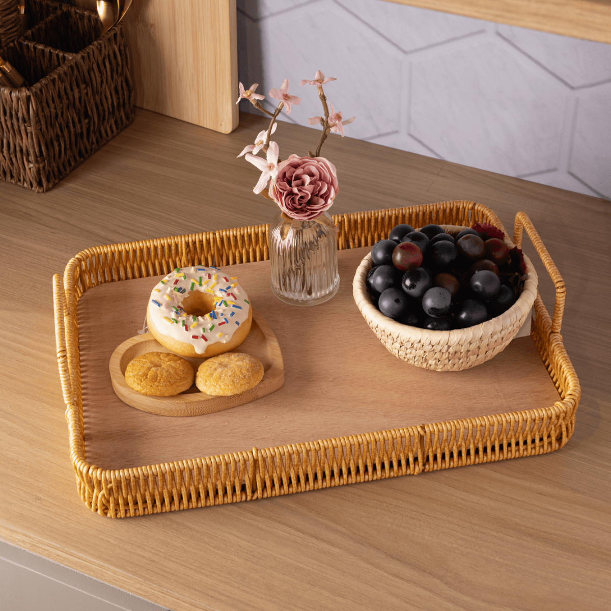 BANDEJA RETANGULAR COM ALCA KALI 35CM X 25CM X 4,5CM PLASTICO