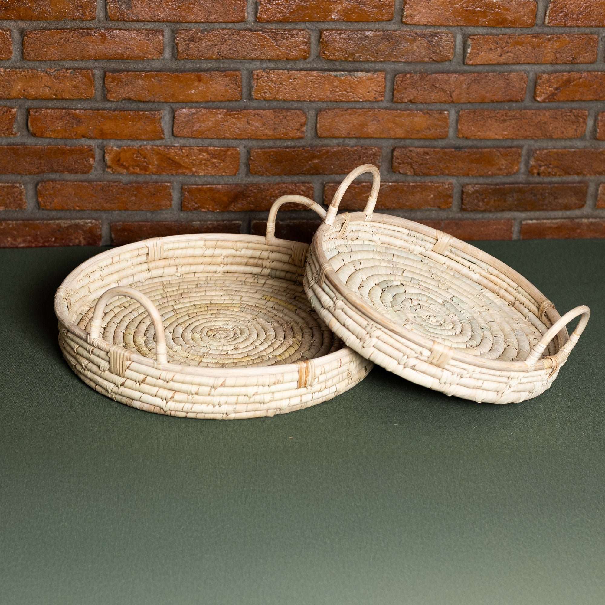 CONJUNTO 2 BANDEJAS REDONDAS EM FIBRA NATURAL
