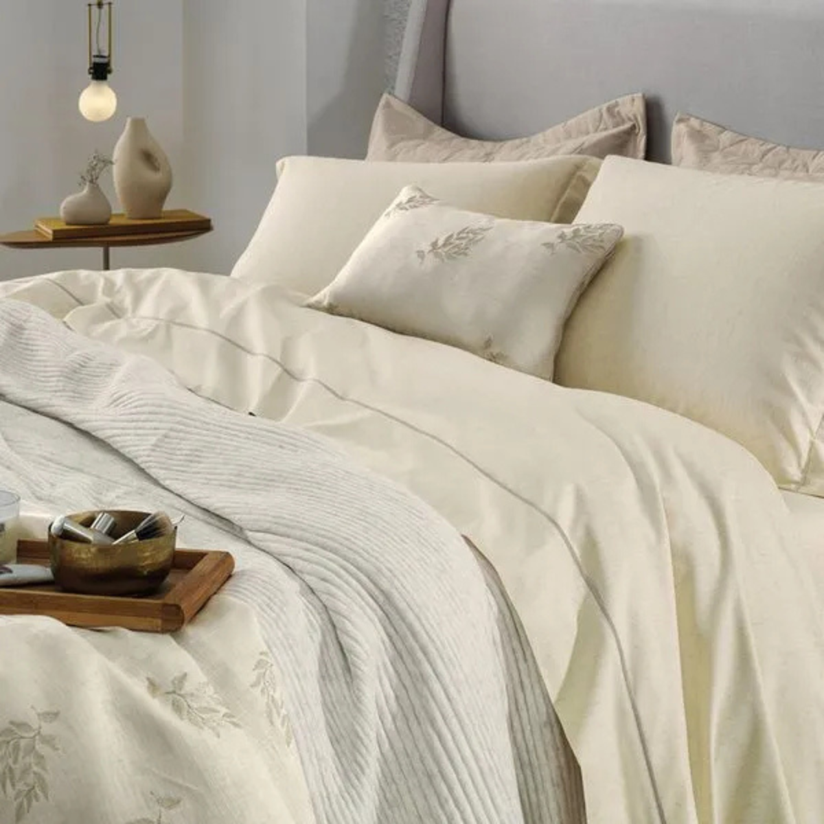 JOGO DE CAMA CASAL DE VISCOLINHO SÂNDALO – LINHO/GRÃO – 4 PEÇAS