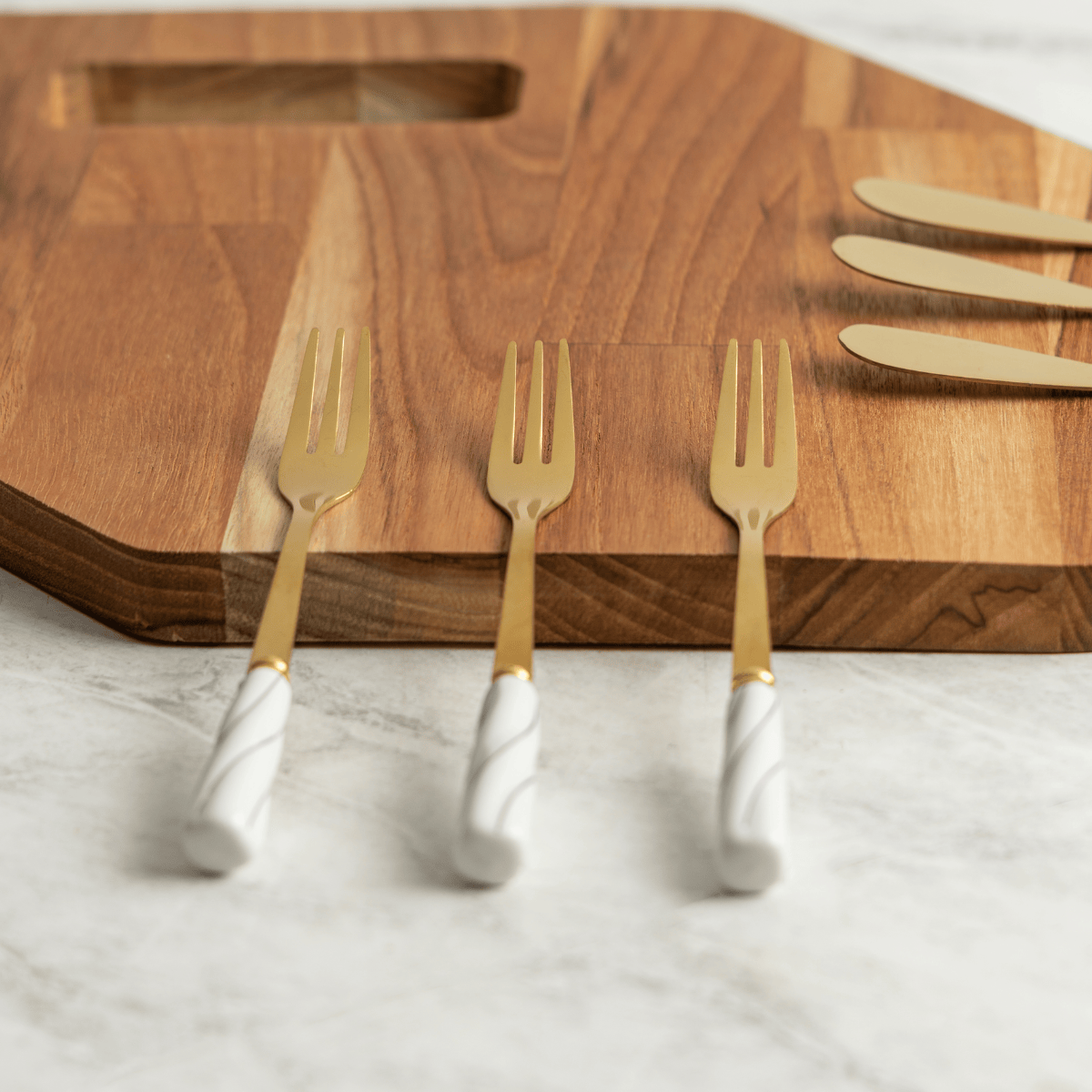CONJUNTO 4 GARFOS ACO INOX PARA APERITIVO DOURADO COM CABO CERAMICA BRANCO