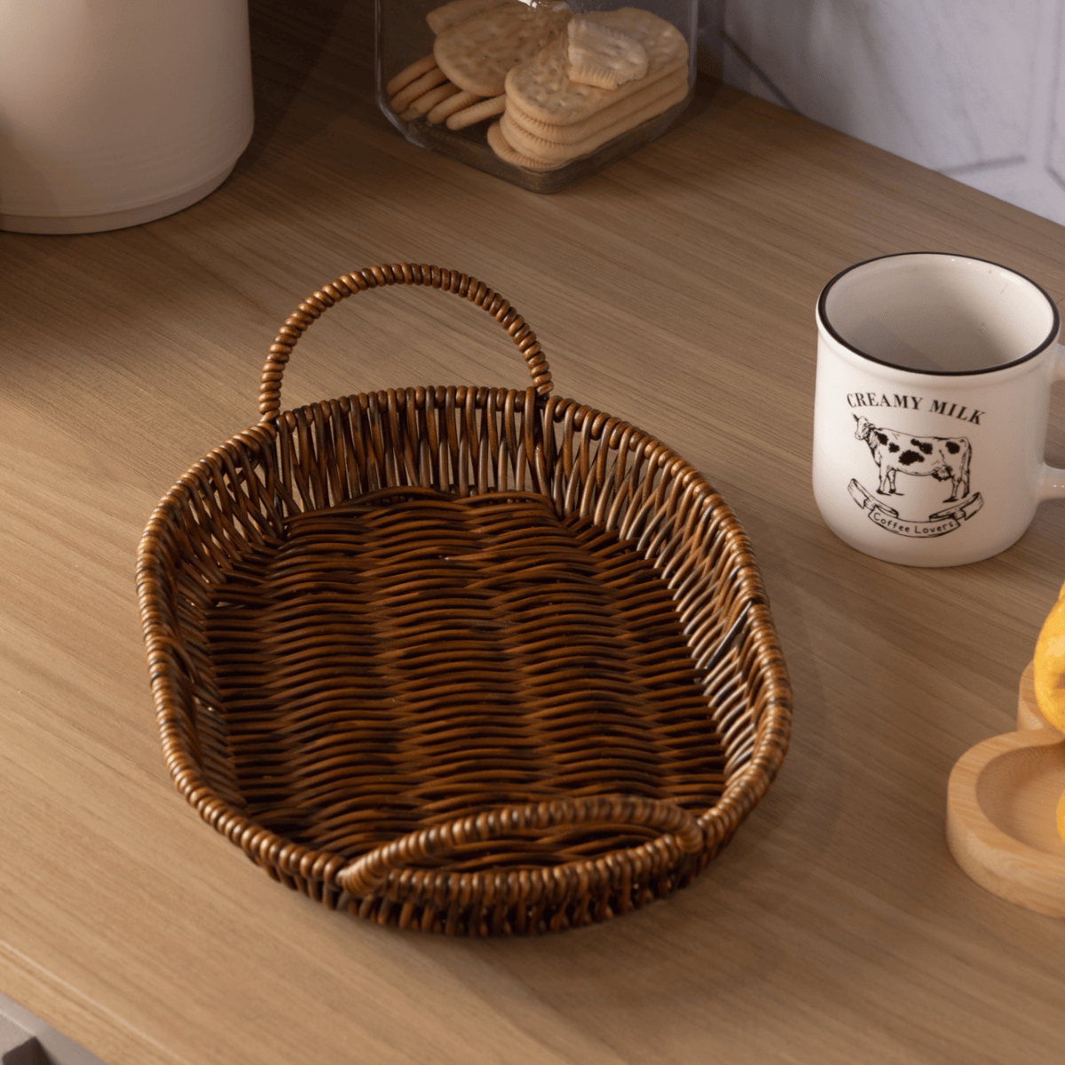 CESTA OVAL COM ALCA RATTAN 26CM X 18,5CM X 7,5CM PLASTICO - LYOR