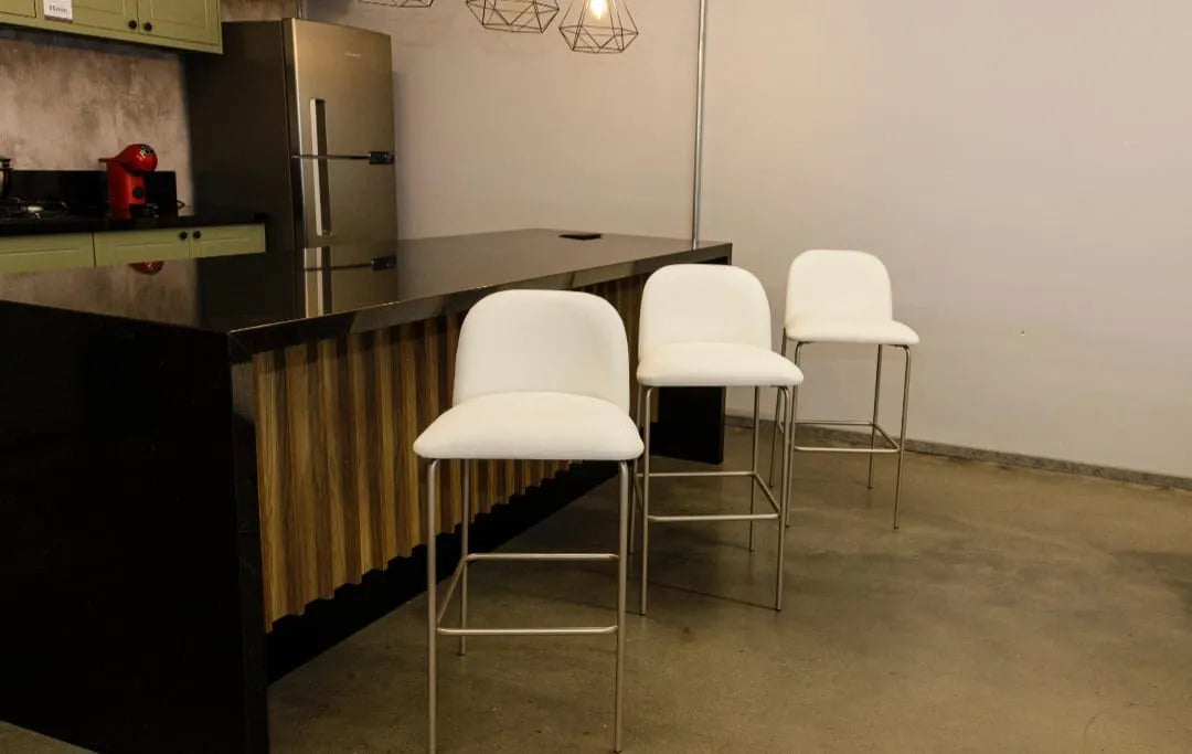 BANQUETA EM METAL COM ASSENTO ESTOFADO – 3293 – 93X45CM